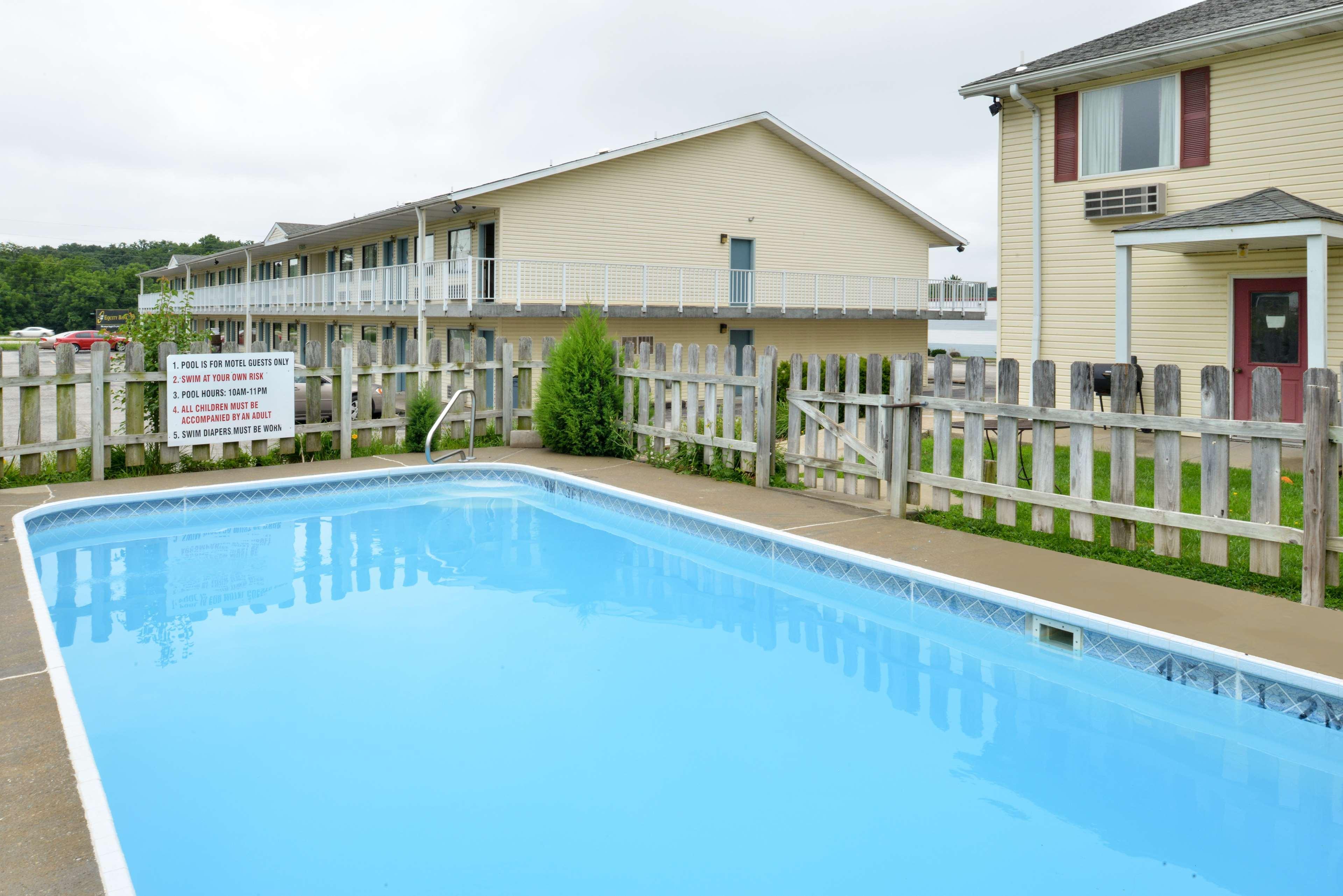 Americas Best Value Inn Knob Noster Exterior foto